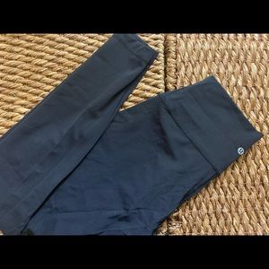 Lululemon Wunder Under High-Rise Tight 28" 
Full-On Luxtreme black size 6
